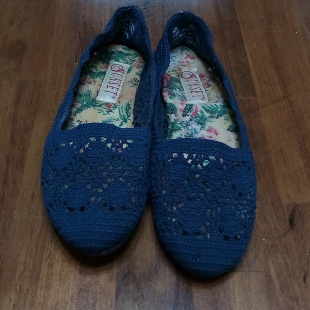 Sunset fabric lace shoes NWT